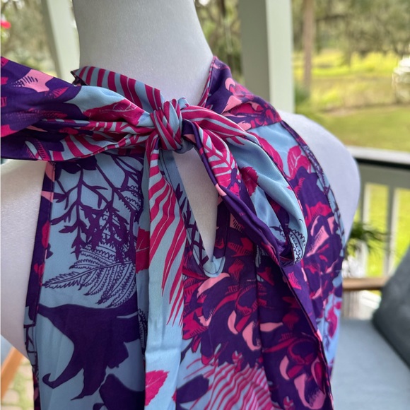 Beautiful top from SHEIN with bow at back of neck - Picture 2 of 6